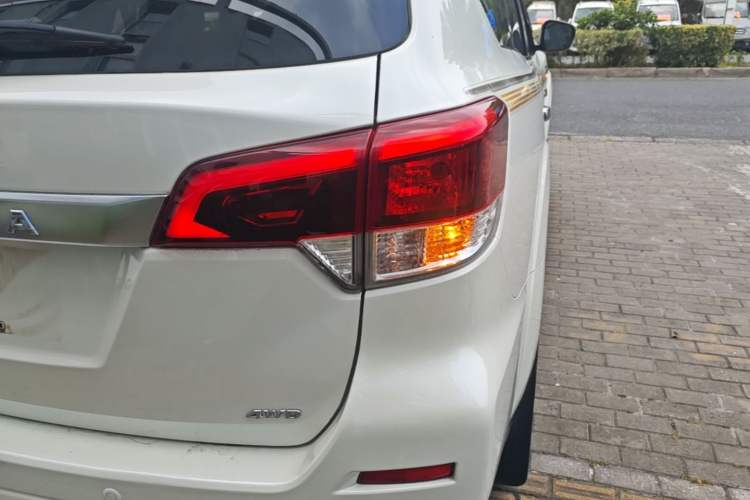 Used Nissan Terra 2020 2.5L XL Upper Automatic Two-Wheel Drive Luxury Edition Right Rear Taillight