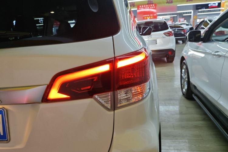 Used Nissan Terra 2020 2.5L XV 4WD Automatic Four-Wheel Drive Flagship Edition Right Rear Taillight