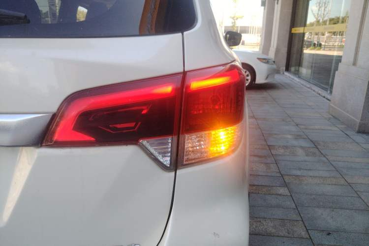 Used Nissan Terra 2020 2.5L XL Upper Automatic Two-Wheel Drive Luxury Edition Right Rear Taillight
