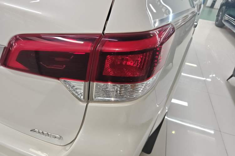 Used Nissan Terra 2020 2.5L XL Upper 4WD Automatic Four-Wheel Drive Luxury Edition Right Rear Taillight