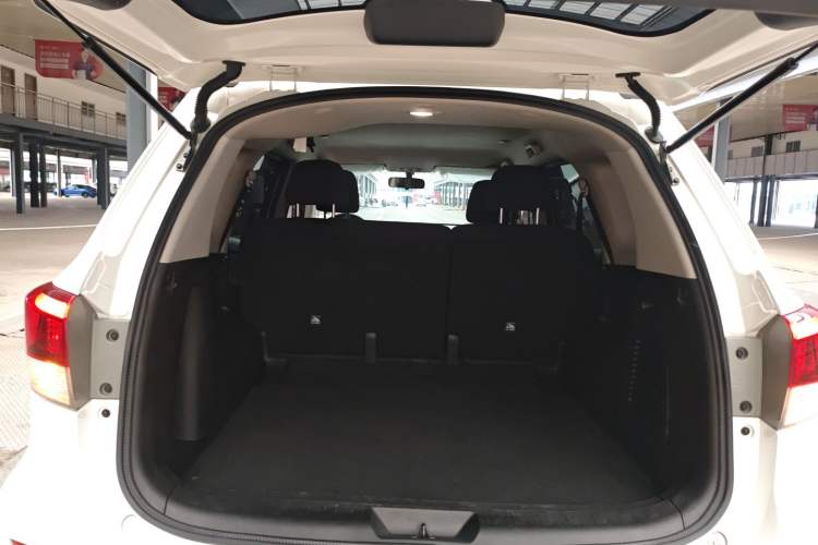 Used Nissan Terra 2020 2.5L XE Manual Two-Wheel-Drive Elite Edition Trunk