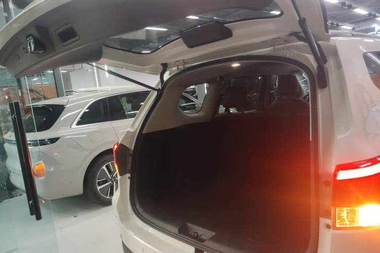 Used Nissan Terra 2020 2.5L XL Upper 4WD Automatic Four-Wheel Drive Luxury Edition Trunk