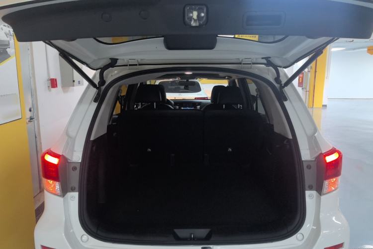 Used Nissan Terra 2020 2.5L XL Upper Automatic Two-Wheel Drive Luxury Edition Trunk
