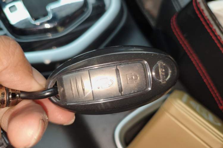 Used Nissan Terra 2020 2.5L XV 4WD Automatic Four-Wheel Drive Flagship Edition Vehicle Key