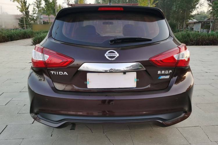 Used Nissan Tiida 2016 1.6L CVT Cool Dynamic Edition Exterior 5