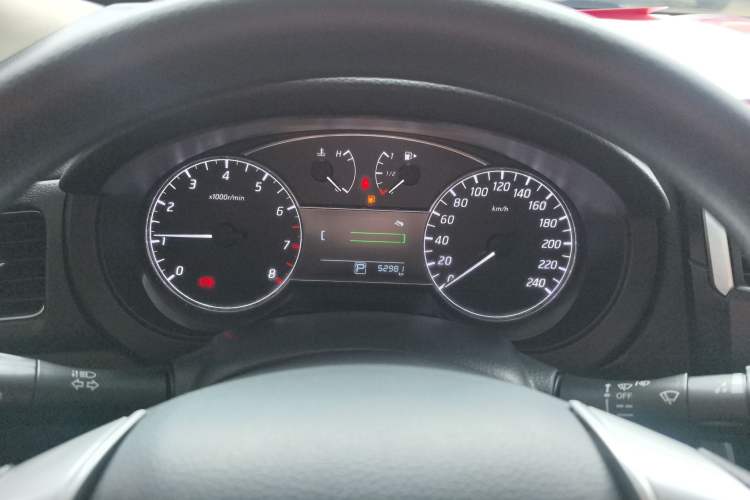 Used Nissan Tiida 2016 1.6L CVT Cool Dynamic Edition Odometer Close Up