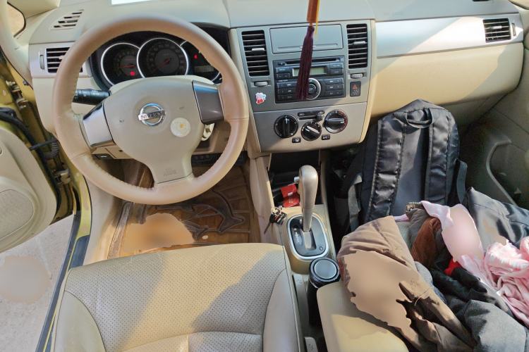 Used Nissan Tiida 2005 1.6GE AT Center Console