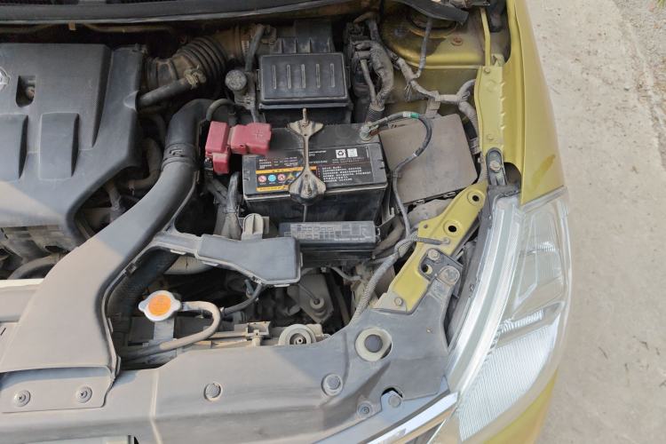 Used Nissan Tiida 2005 1.6GE AT Engine Bay Left