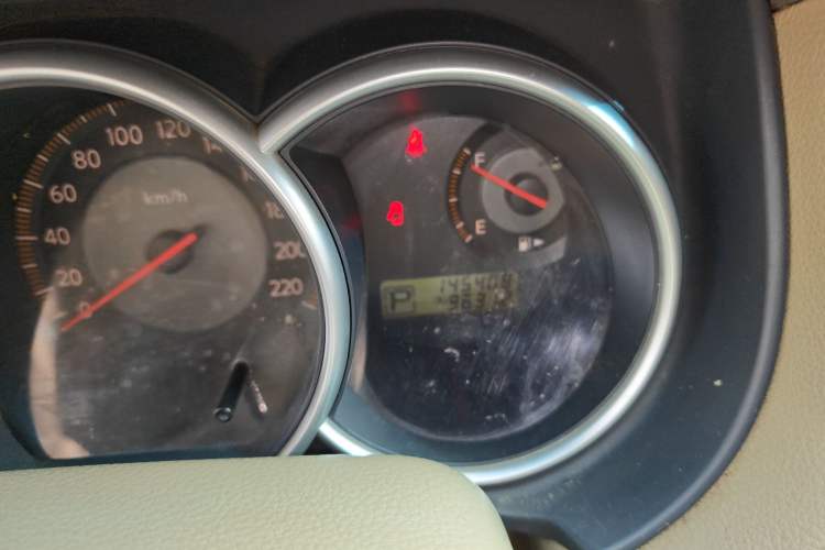 Used Nissan Tiida 2005 1.6GE AT Odometer Close Up