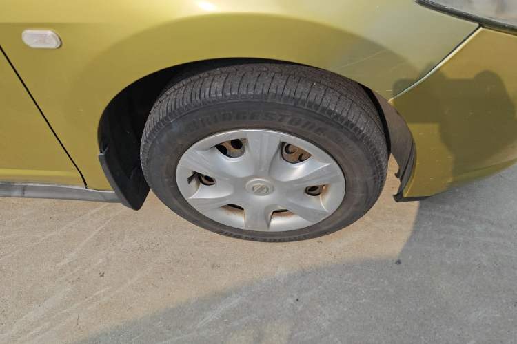 Used Nissan Tiida 2005 1.6GE AT Right Front Wheel Hub