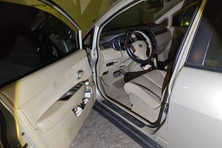 Used Nissan Tiida 2005 1.6G AT Driver Seat