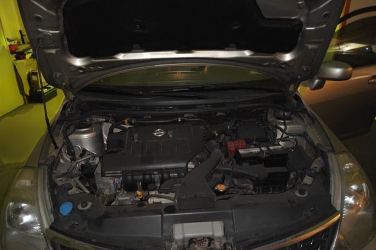 Used Nissan Tiida 2005 1.6G AT Engine Bay