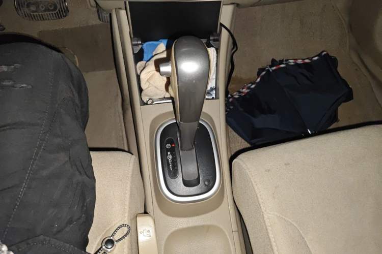 Used Nissan Tiida 2005 1.6G AT Gear Lever