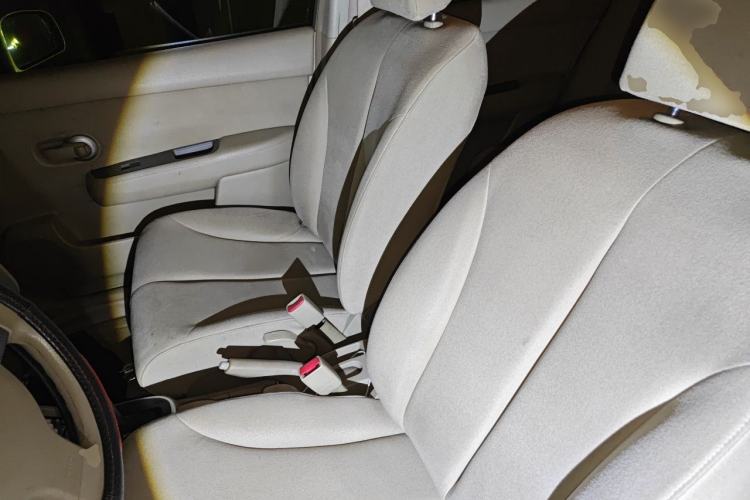 Used Nissan Tiida 2005 1.6G AT Left Front Seat