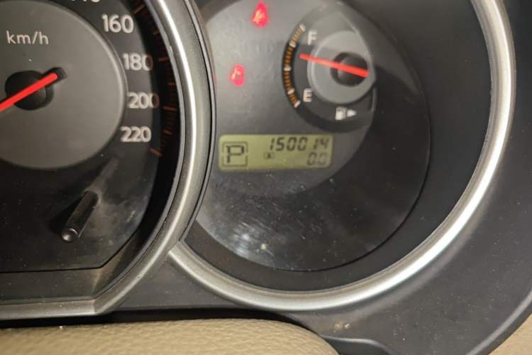 Used Nissan Tiida 2005 1.6G AT Odometer Close Up