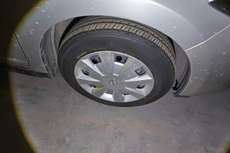 Used Nissan Tiida 2005 1.6G AT Right Front Wheel Hub