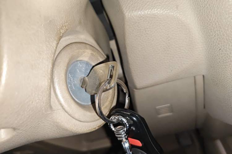 Used Nissan Tiida 2005 1.6G AT Vehicle Key