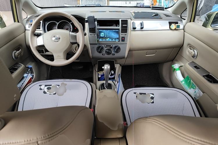 Used Nissan Tiida 2005 1.6GE AT Center Console