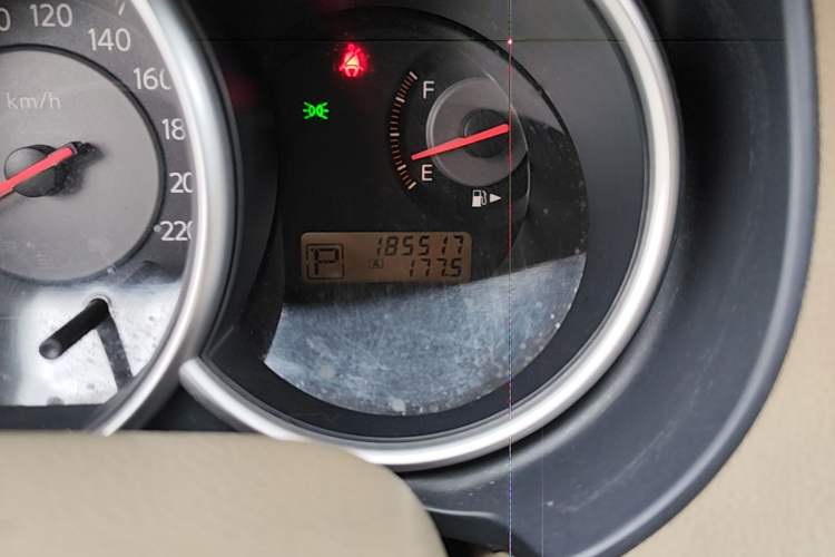 Used Nissan Tiida 2005 1.6GE AT Odometer Close Up