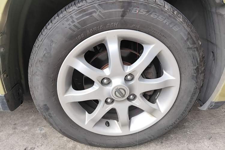 Used Nissan Tiida 2005 1.6GE AT Right Front Wheel Hub