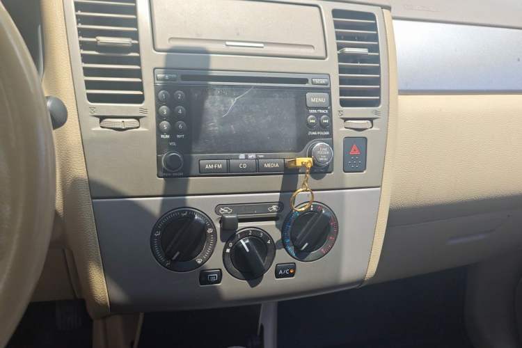 Used Nissan Tiida 2006 1.6 GE AT Audio And AC Panel