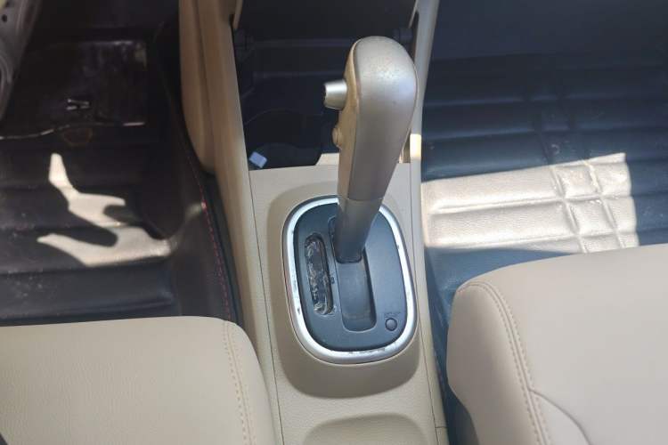Used Nissan Tiida 2006 1.6 GE AT Gear Lever