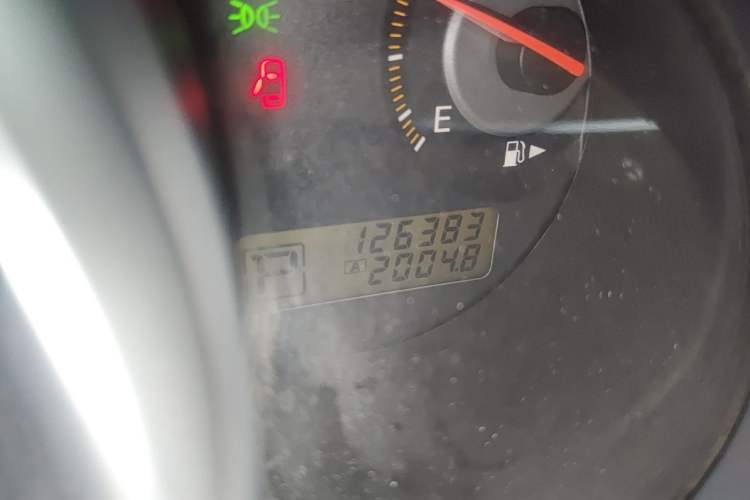 Used Nissan Tiida 2006 1.6 GE AT Odometer Close Up