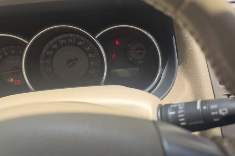 Used Nissan Tiida 2006 1.6 GE AT Odometer Close Up