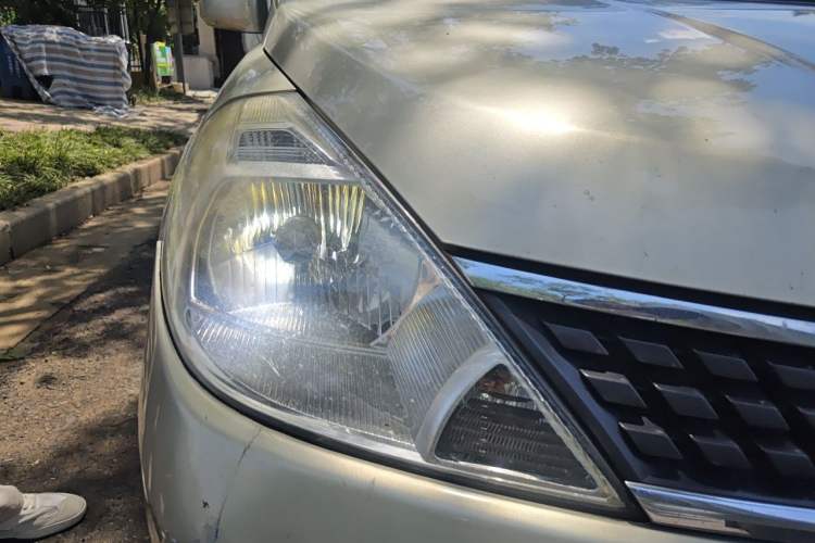 Used Nissan Tiida 2006 1.6 GE AT Right Front Headlight