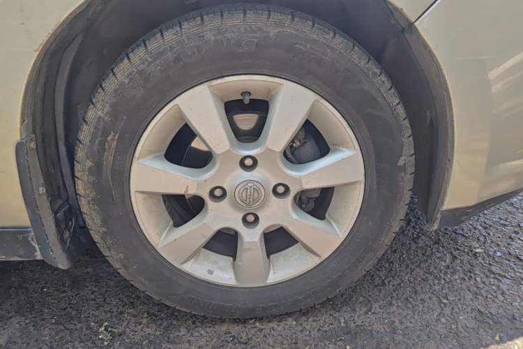Used Nissan Tiida 2006 1.6 GE AT Right Front Wheel Hub