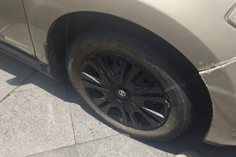 Used Nissan Tiida 2006 1.6 GE AT Right Front Wheel Hub