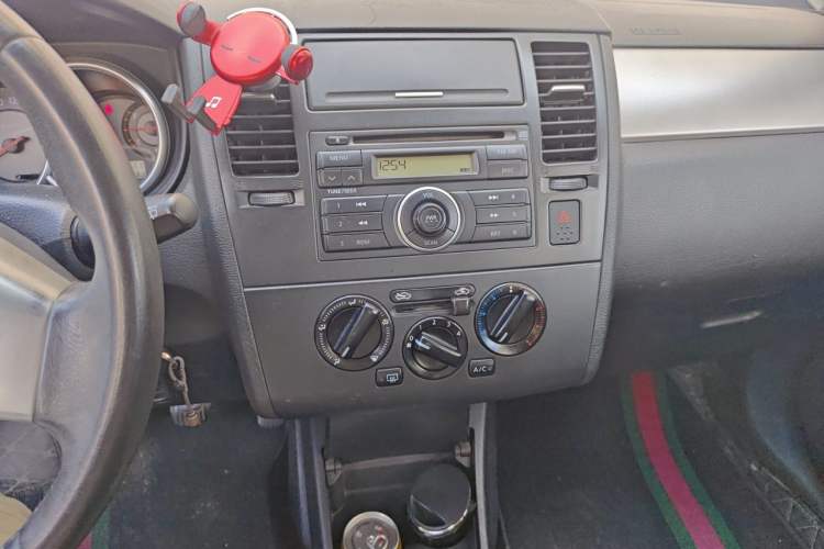 Used Nissan Tiida 2006 1.6GE MT Audio And AC Panel