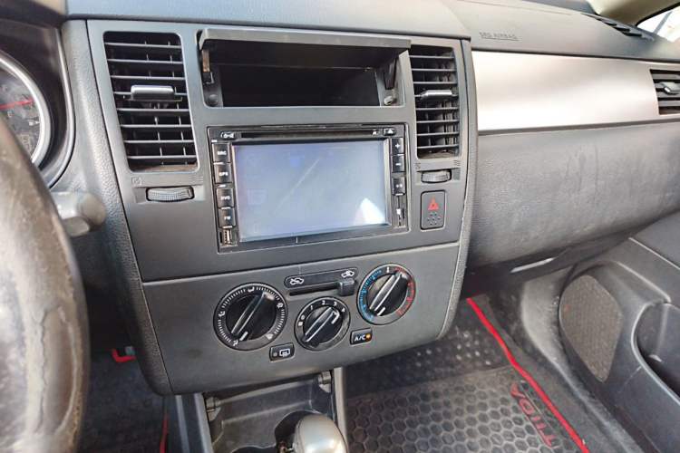 Used Nissan Tiida 2006 1.6 GE AT Audio And AC Panel