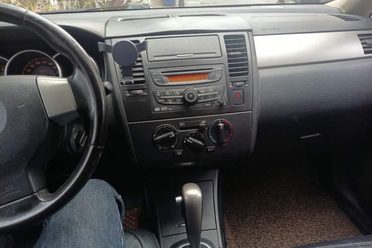 Used Nissan Tiida 2006 1.6G AT Audio And AC Panel