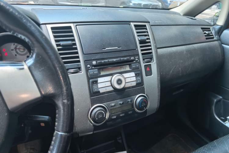 Used Nissan Tiida 2006 1.6G MT Audio And AC Panel