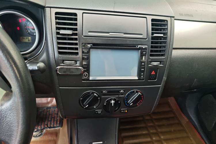 Used Nissan Tiida 2006 1.6G MT Audio And AC Panel