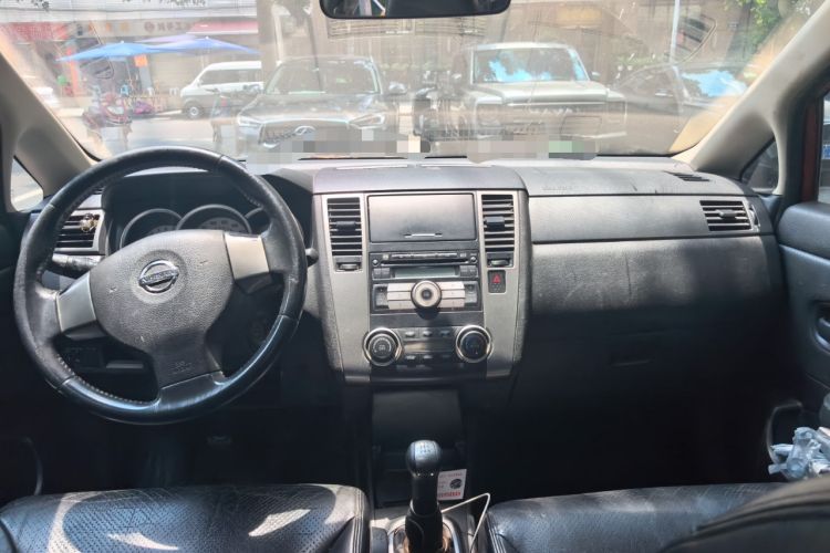Used Nissan Tiida 2006 1.6G MT Center Console