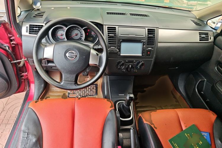 Used Nissan Tiida 2006 1.6G MT Center Console