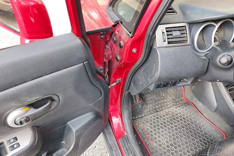 Used Nissan Tiida 2006 1.6 GE AT Driver Seat
