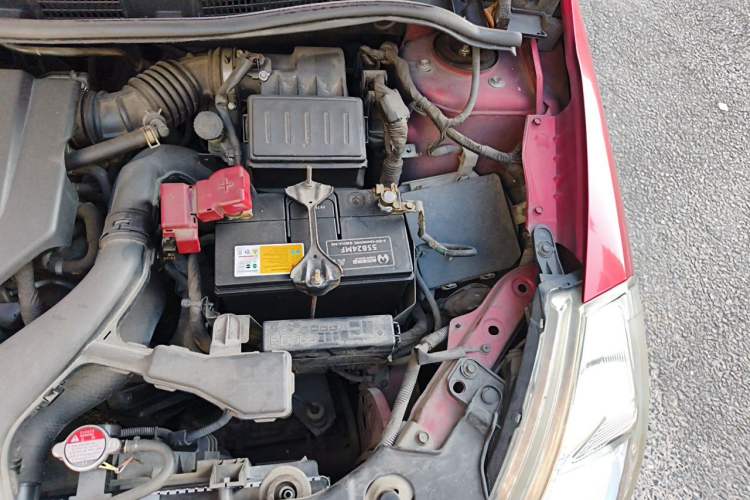 Used Nissan Tiida 2006 1.6 GE AT Engine Bay Left