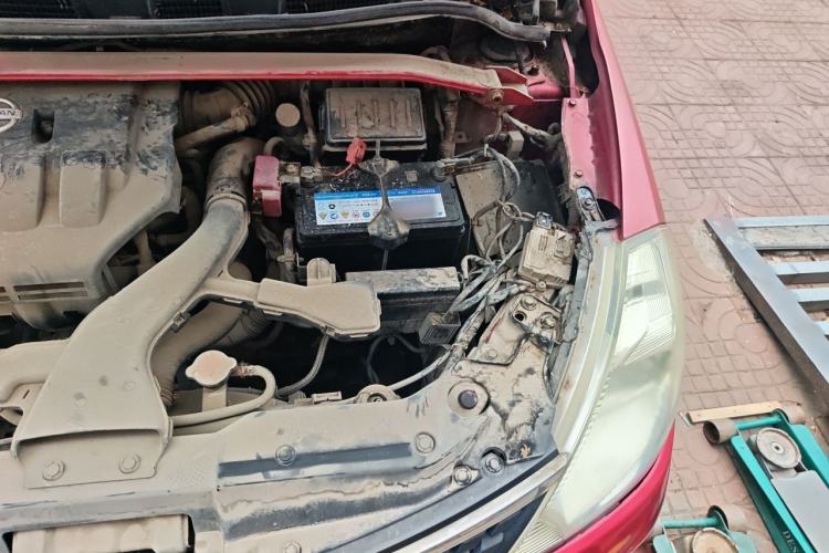Used Nissan Tiida 2006 1.6G MT Engine Bay Left