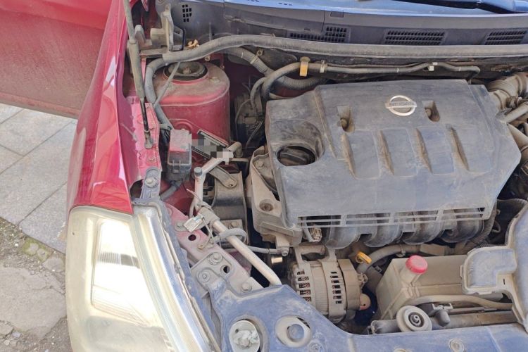 Used Nissan Tiida 2006 1.6GE MT Engine Bay Right