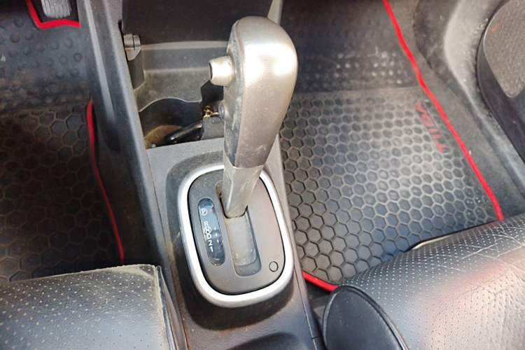 Used Nissan Tiida 2006 1.6 GE AT Gear Lever