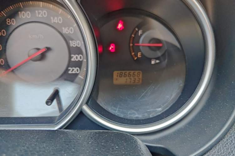 Used Nissan Tiida 2006 1.6GE MT Odometer Close Up