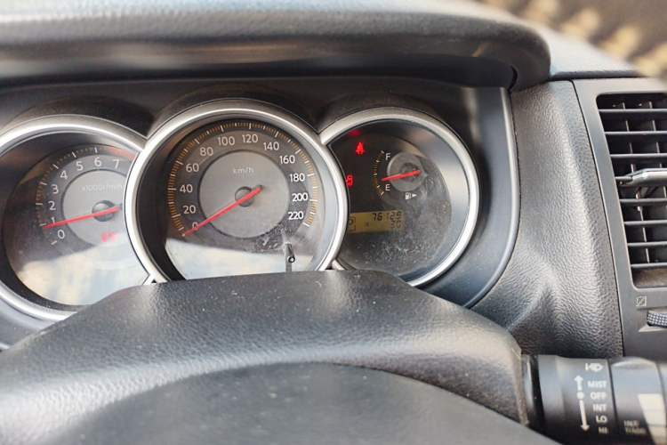 Used Nissan Tiida 2006 1.6 GE AT Odometer Close Up