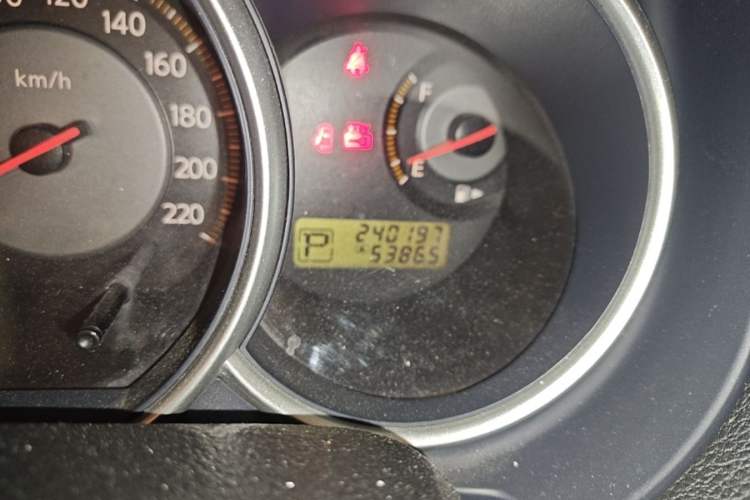 Used Nissan Tiida 2006 1.6 GE AT Odometer Close Up