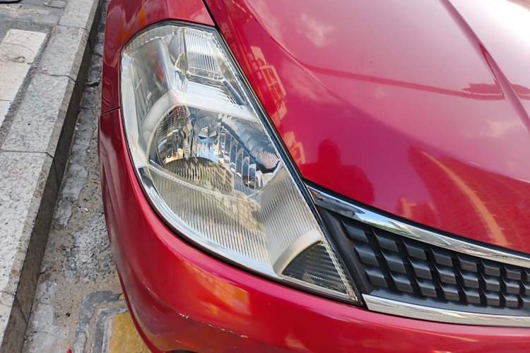 Used Nissan Tiida 2006 1.6 GE AT Right Front Headlight