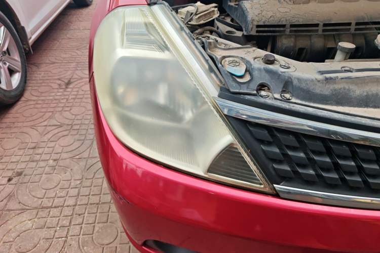 Used Nissan Tiida 2006 1.6G MT Right Front Headlight