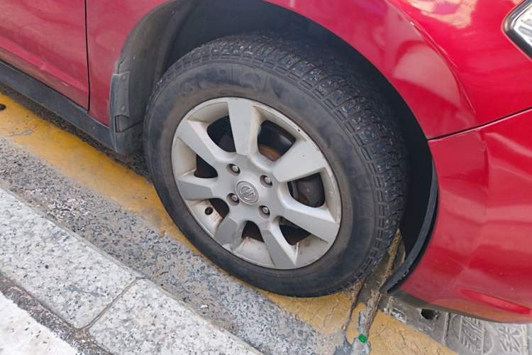 Used Nissan Tiida 2006 1.6 GE AT Right Front Wheel Hub