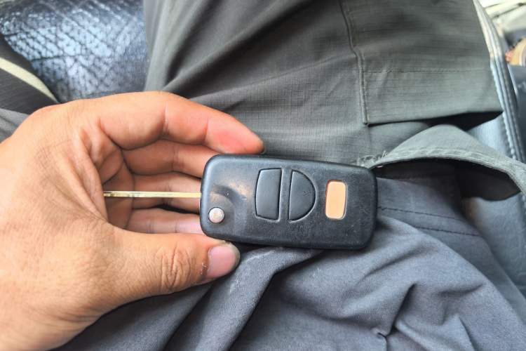 Used Nissan Tiida 2006 1.6G MT Vehicle Key